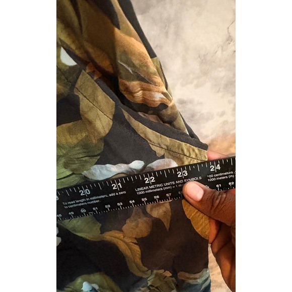 Tommy Bahama Large Silk Hawaiian Shirt Tropical Floral Short Sleeve Button Front - Picture 4 of 7